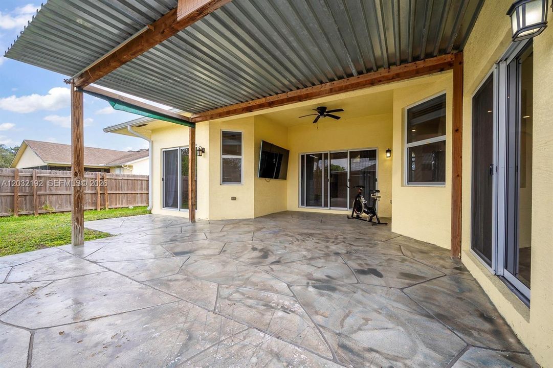 En Renta: $3,500 (4 camas, 3 baños, 2525 Pies cuadrados)