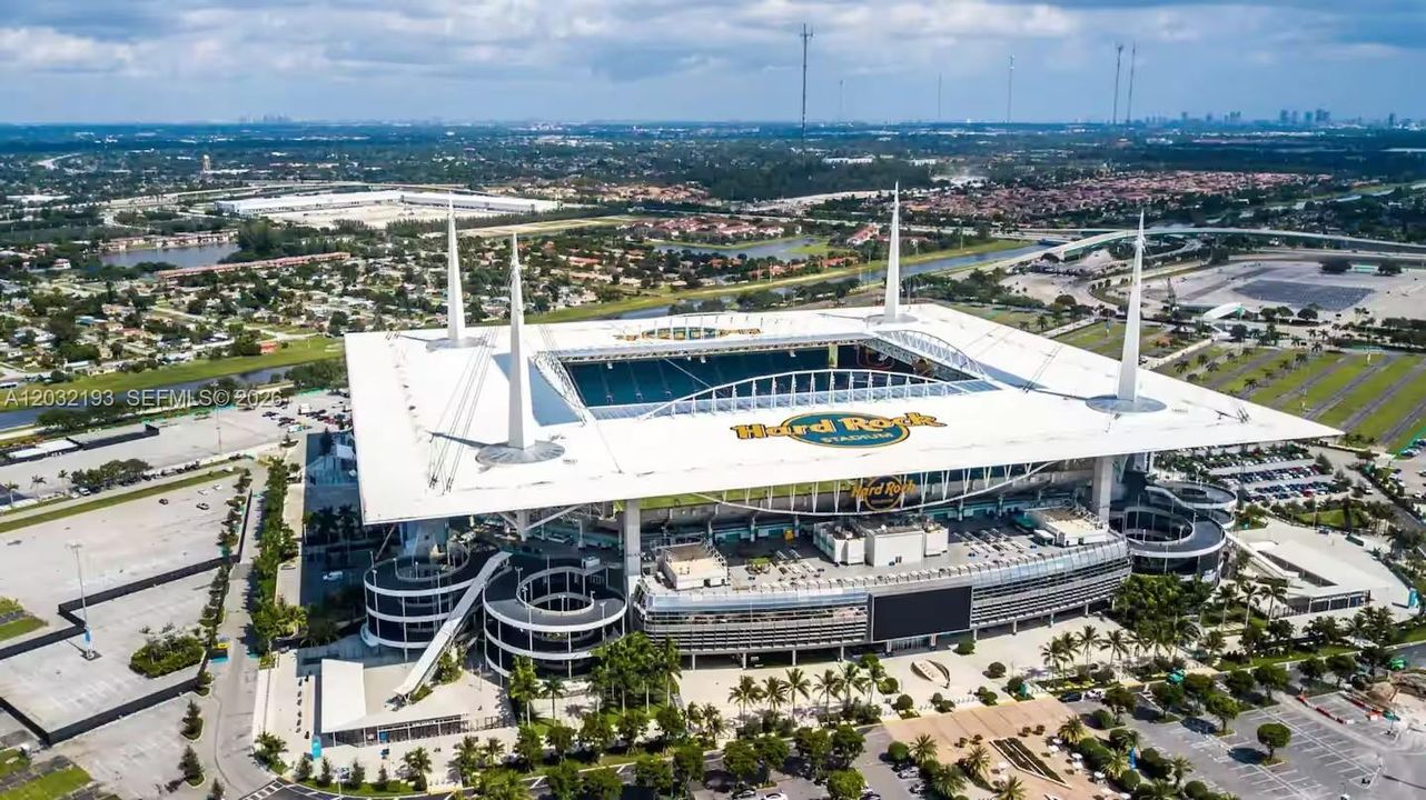 3 min from hard Rock Stadium