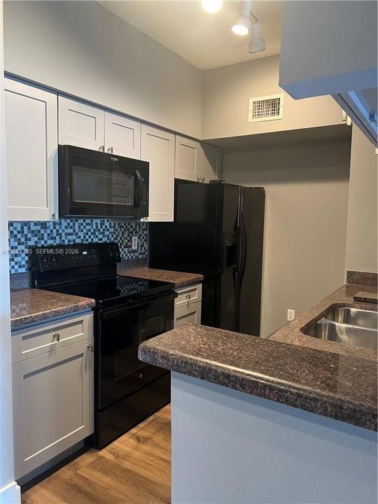 For Rent: $2,650 (3 beds, 2 baths, 1255 Square Feet)