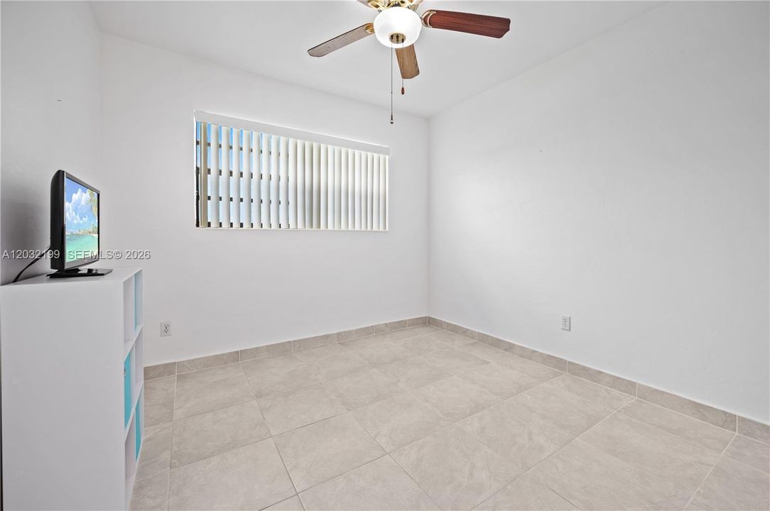 For Sale: $475,000 (3 beds, 1 baths, 966 Square Feet)