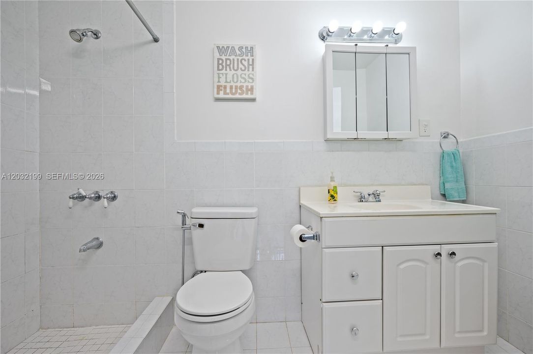 For Sale: $475,000 (3 beds, 1 baths, 966 Square Feet)
