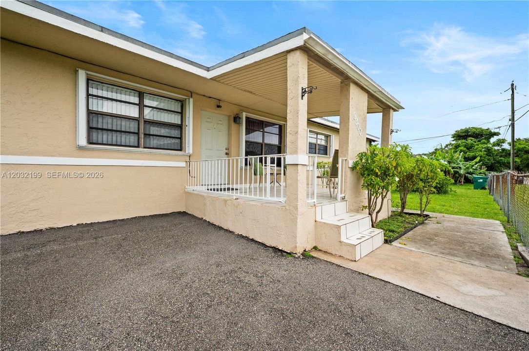 For Sale: $475,000 (3 beds, 1 baths, 966 Square Feet)