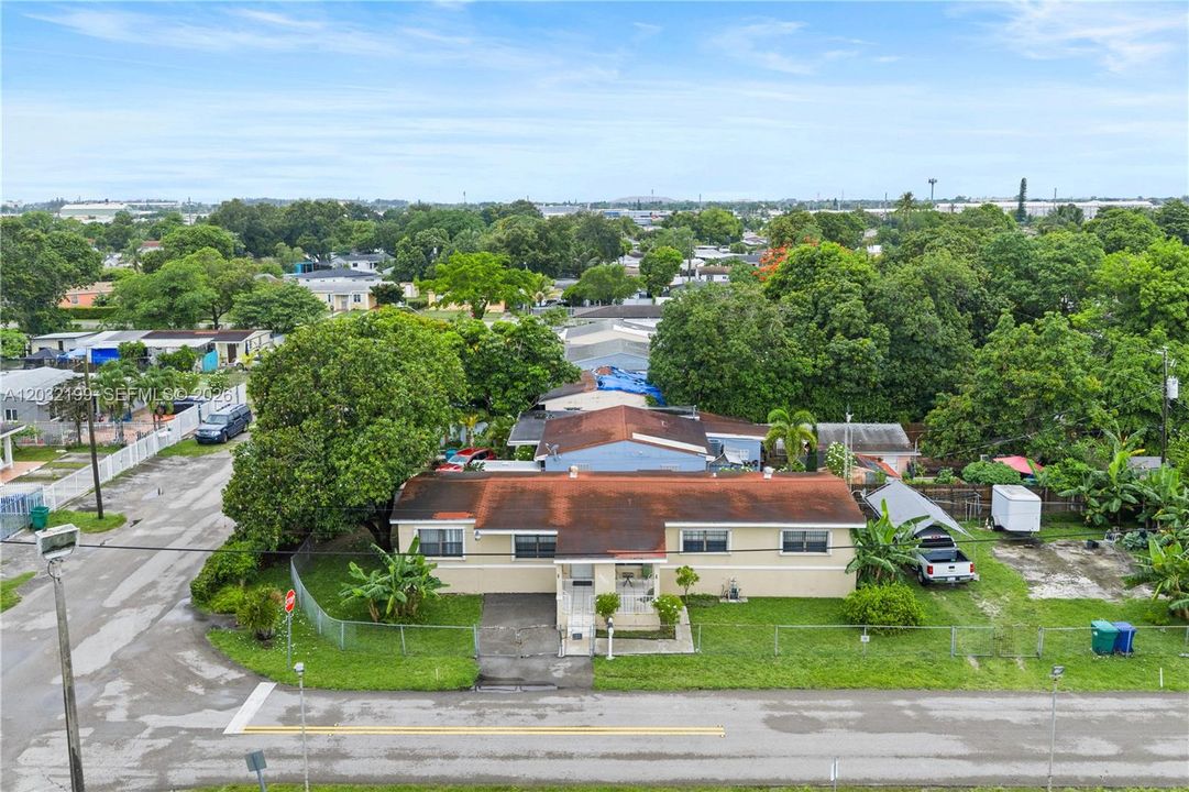 For Sale: $475,000 (3 beds, 1 baths, 966 Square Feet)