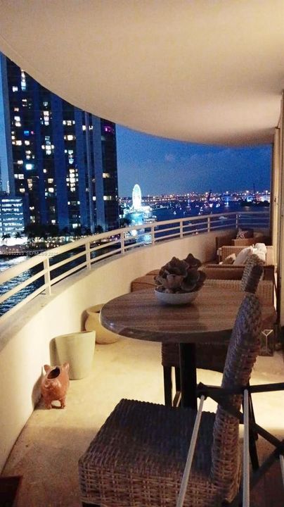 For Rent: $5,600 (2 beds, 2 baths, 1280 Square Feet)