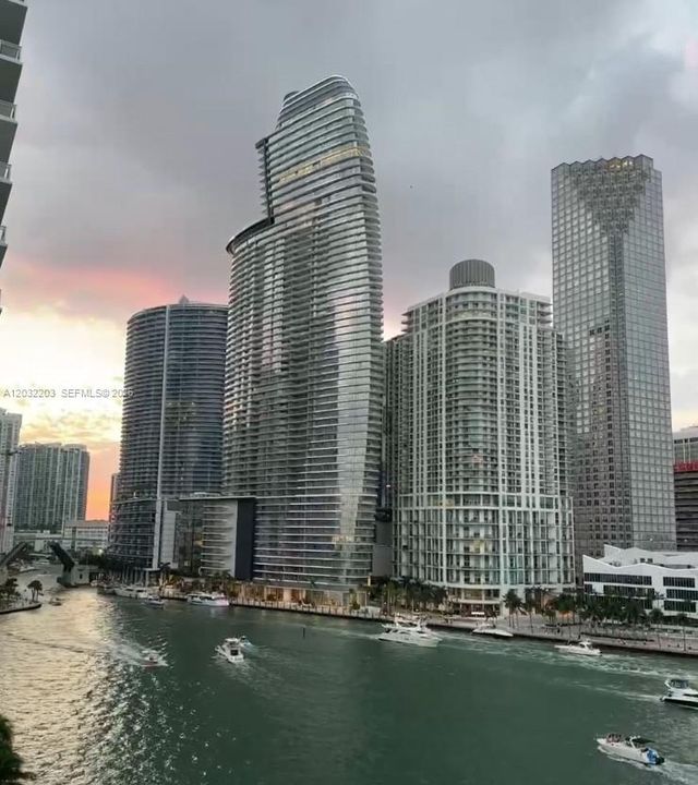 For Rent: $5,600 (2 beds, 2 baths, 1280 Square Feet)