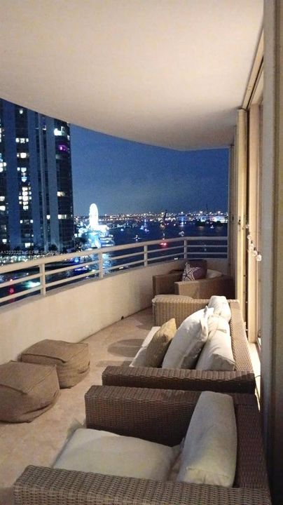 For Rent: $5,600 (2 beds, 2 baths, 1280 Square Feet)