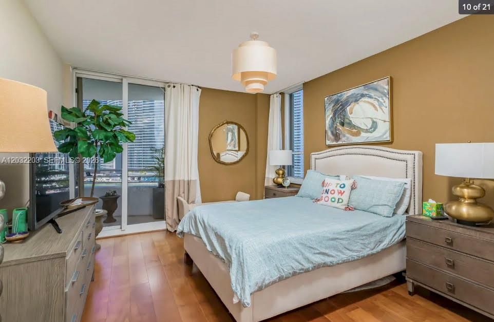 For Rent: $5,600 (2 beds, 2 baths, 1280 Square Feet)