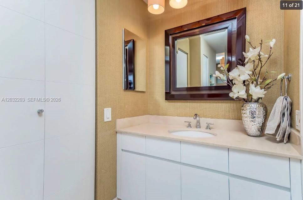 For Rent: $5,600 (2 beds, 2 baths, 1280 Square Feet)