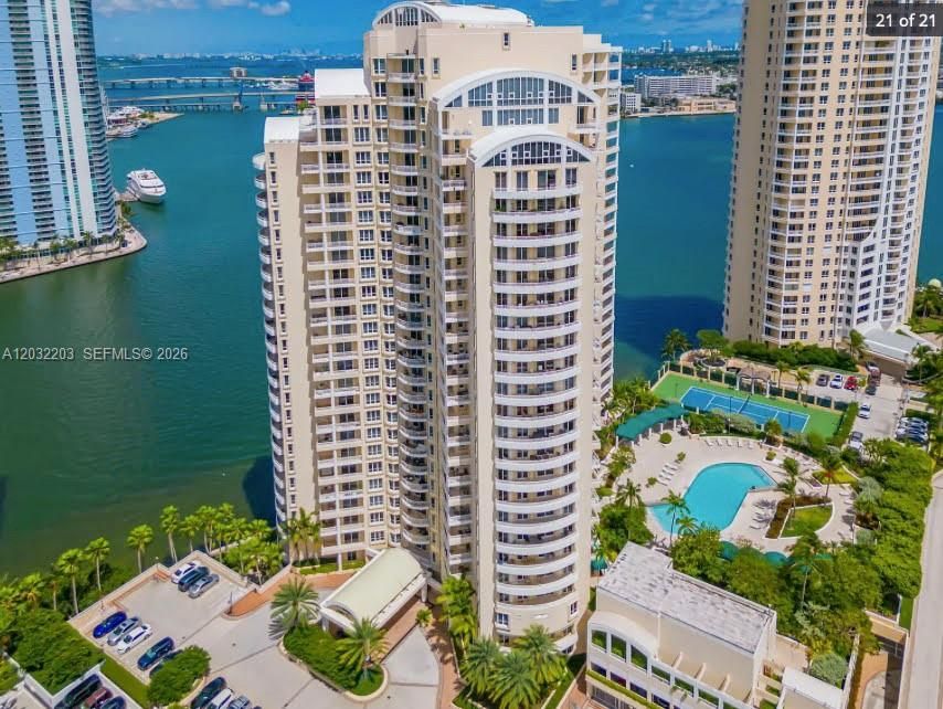 For Rent: $5,600 (2 beds, 2 baths, 1280 Square Feet)