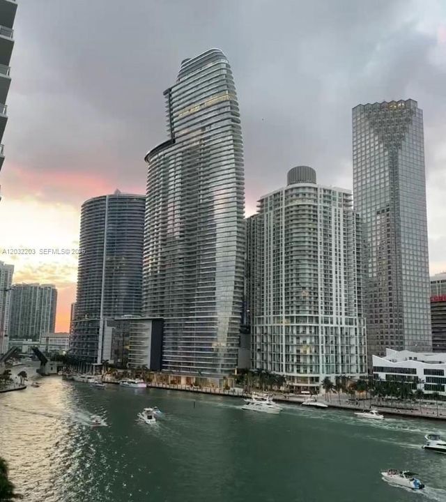 For Rent: $5,600 (2 beds, 2 baths, 1280 Square Feet)