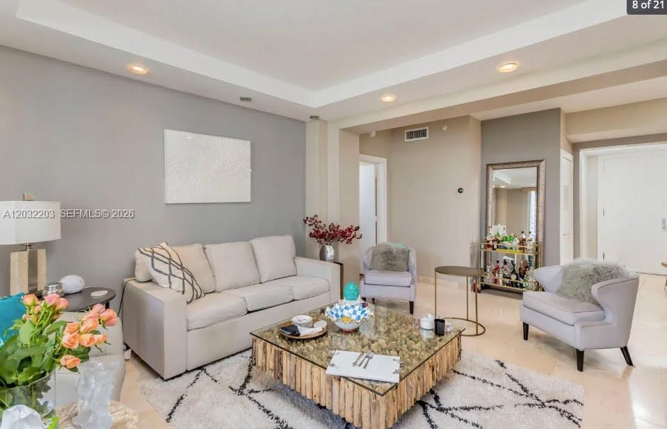 For Rent: $5,600 (2 beds, 2 baths, 1280 Square Feet)