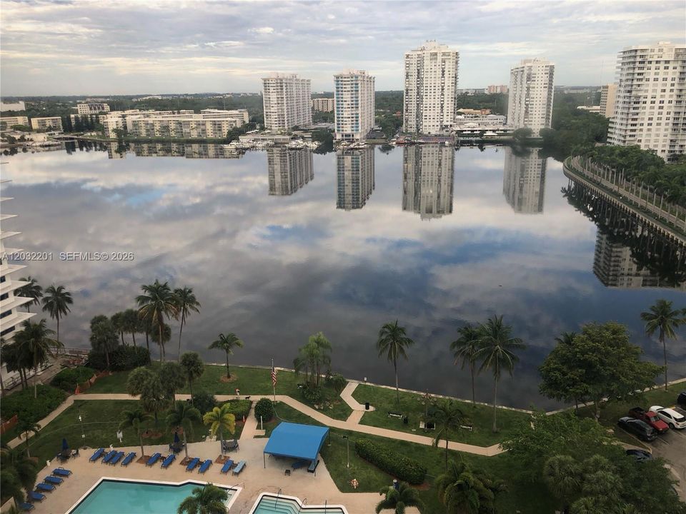For Sale: $289,000 (2 beds, 2 baths, 1339 Square Feet)