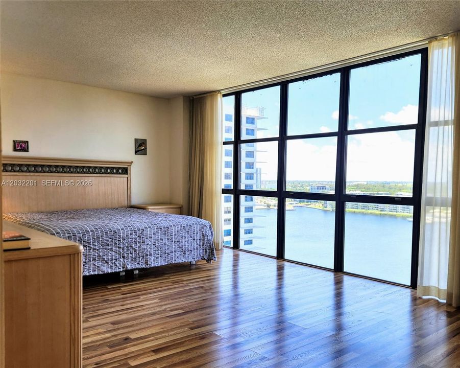 For Sale: $289,000 (2 beds, 2 baths, 1339 Square Feet)