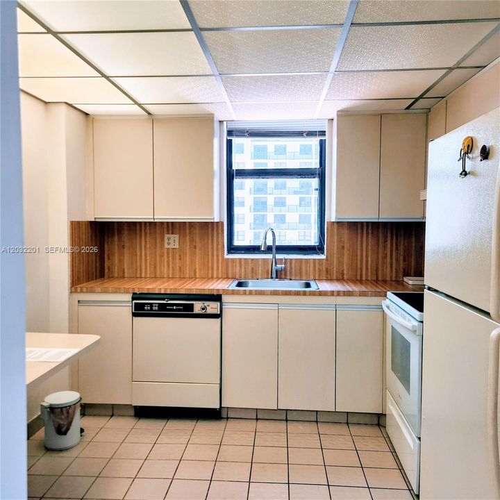 For Sale: $289,000 (2 beds, 2 baths, 1339 Square Feet)
