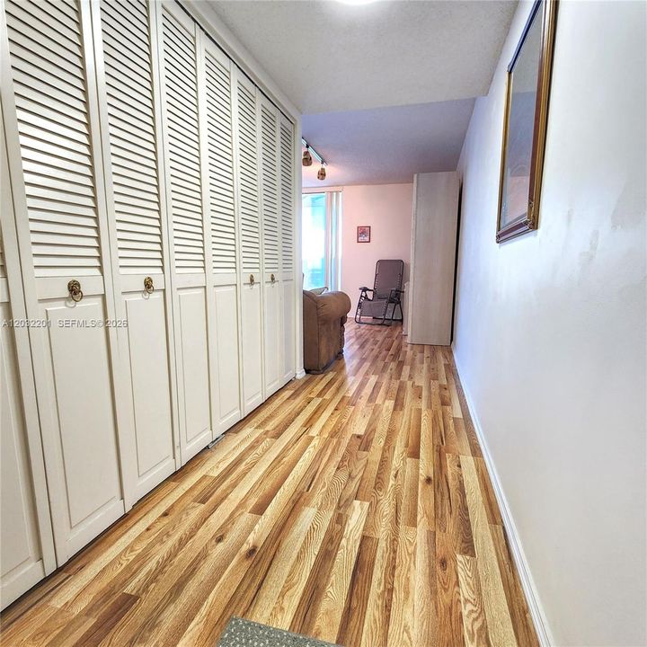 For Sale: $289,000 (2 beds, 2 baths, 1339 Square Feet)