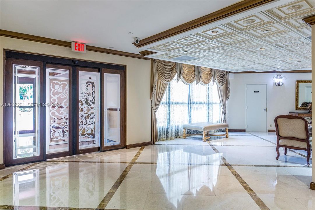 For Sale: $289,000 (2 beds, 2 baths, 1339 Square Feet)