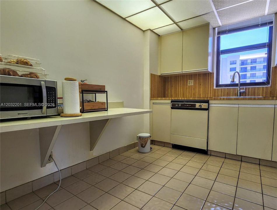 For Sale: $289,000 (2 beds, 2 baths, 1339 Square Feet)