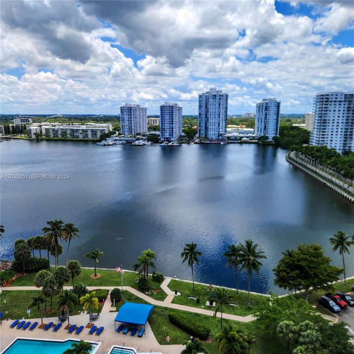 For Sale: $289,000 (2 beds, 2 baths, 1339 Square Feet)