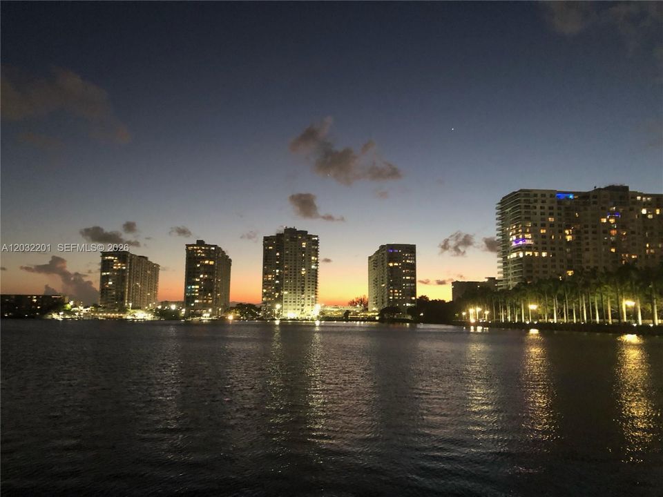 For Sale: $289,000 (2 beds, 2 baths, 1339 Square Feet)