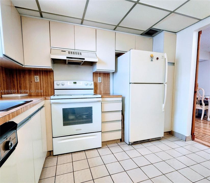 For Sale: $289,000 (2 beds, 2 baths, 1339 Square Feet)