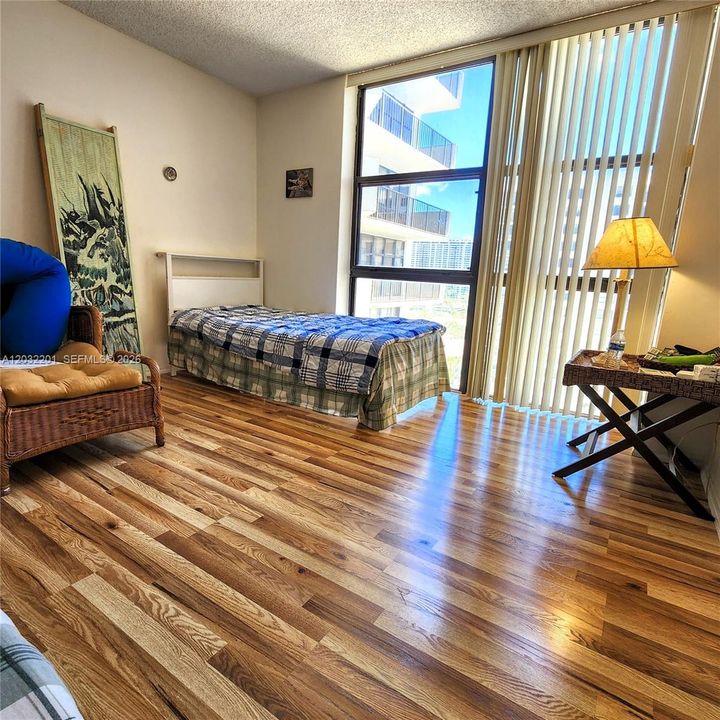 For Sale: $289,000 (2 beds, 2 baths, 1339 Square Feet)