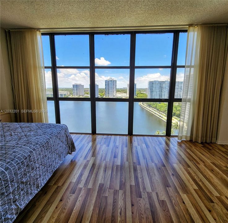 For Sale: $289,000 (2 beds, 2 baths, 1339 Square Feet)