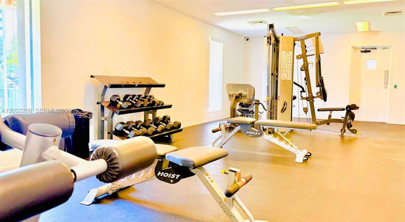 For Rent: $1,999 (2 beds, 2 baths, 972 Square Feet)