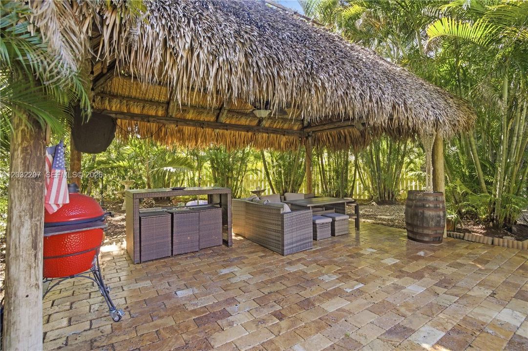 For Sale: $699,999 (4 beds, 2 baths, 1994 Square Feet)