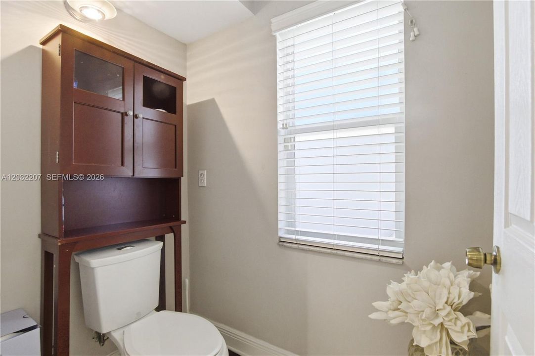 For Sale: $699,999 (4 beds, 2 baths, 1994 Square Feet)