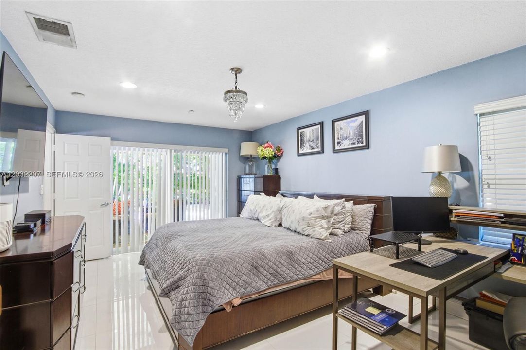 For Sale: $699,999 (4 beds, 2 baths, 1994 Square Feet)