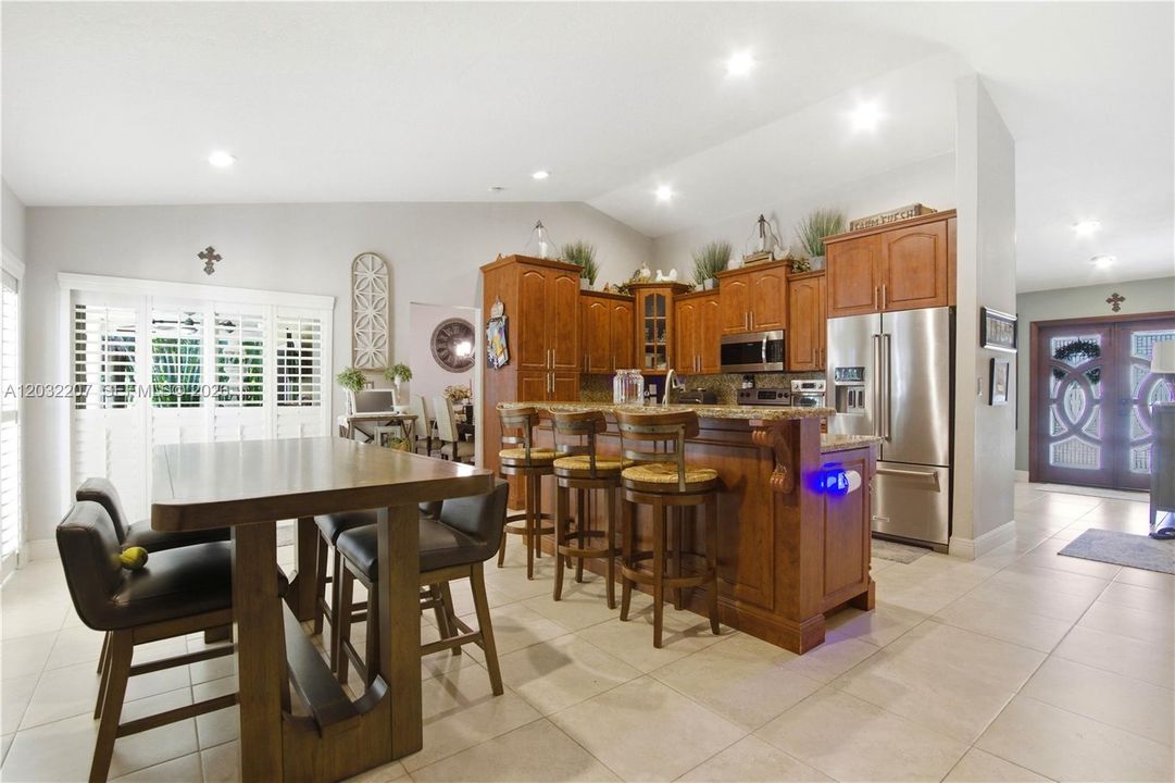 For Sale: $699,999 (4 beds, 2 baths, 1994 Square Feet)