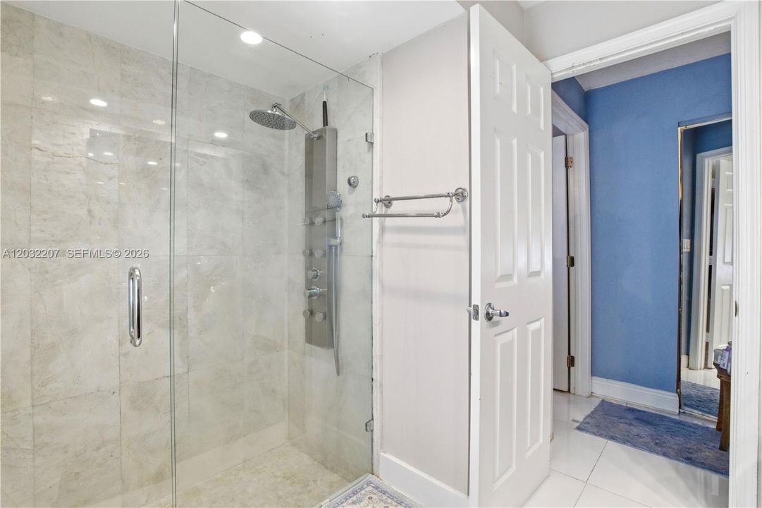 For Sale: $699,999 (4 beds, 2 baths, 1994 Square Feet)
