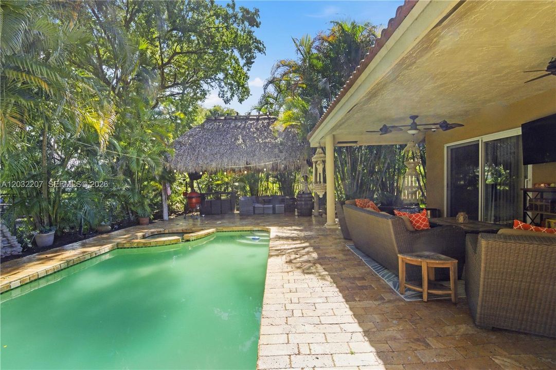 For Sale: $699,999 (4 beds, 2 baths, 1994 Square Feet)