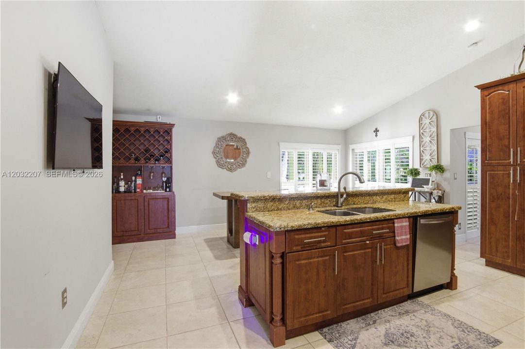 For Sale: $699,999 (4 beds, 2 baths, 1994 Square Feet)