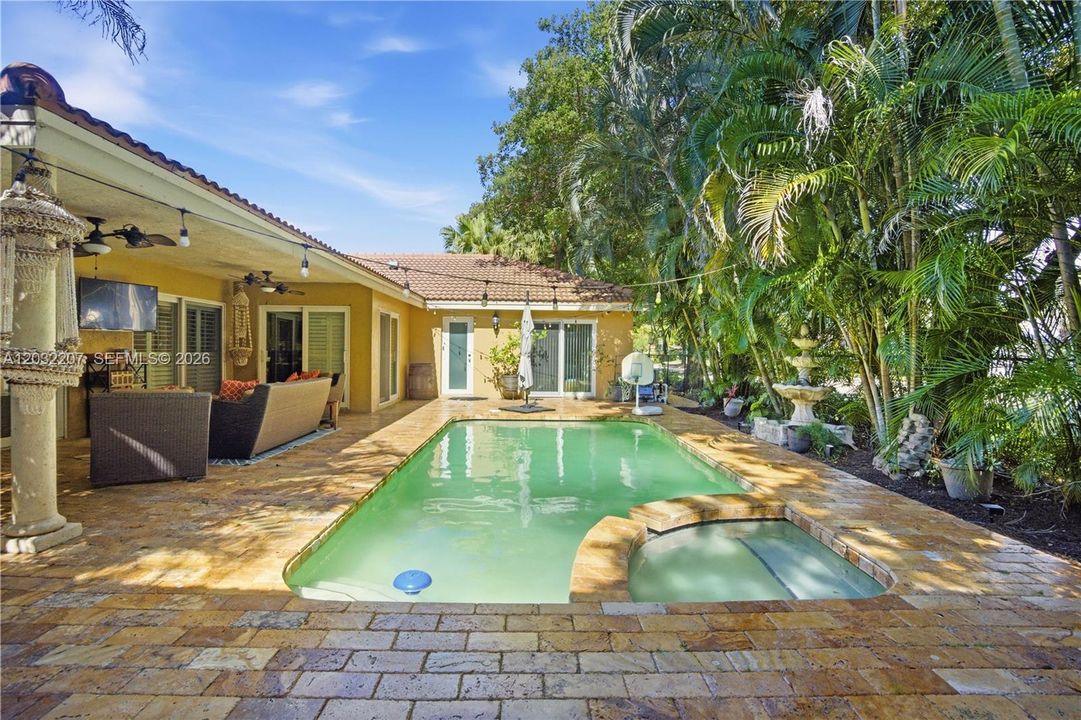 For Sale: $699,999 (4 beds, 2 baths, 1994 Square Feet)