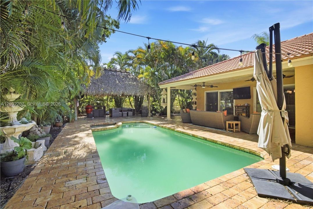 For Sale: $699,999 (4 beds, 2 baths, 1994 Square Feet)