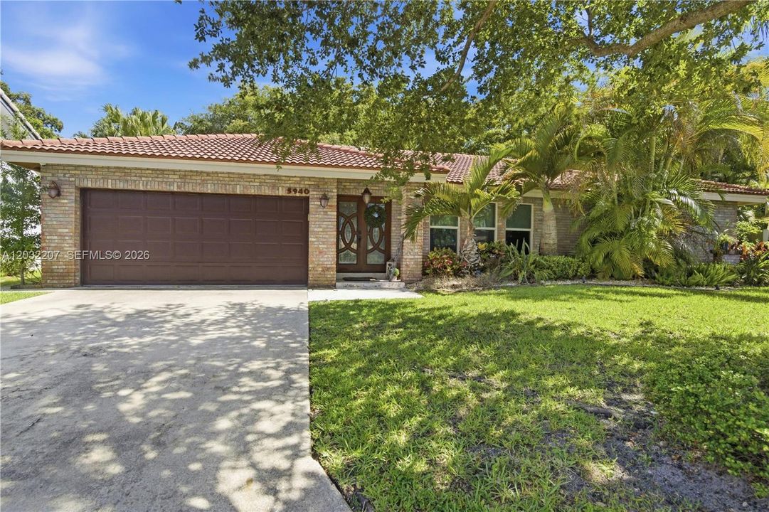 For Sale: $699,999 (4 beds, 2 baths, 1994 Square Feet)