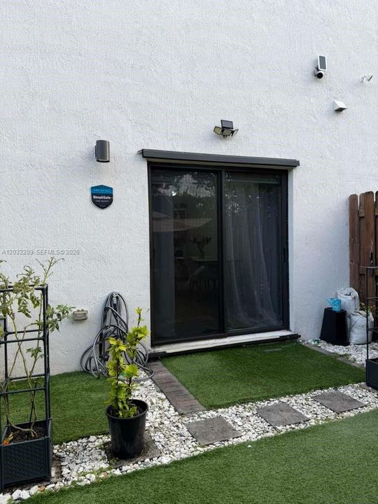 For Rent: $3,400 (3 beds, 2 baths, 1485 Square Feet)