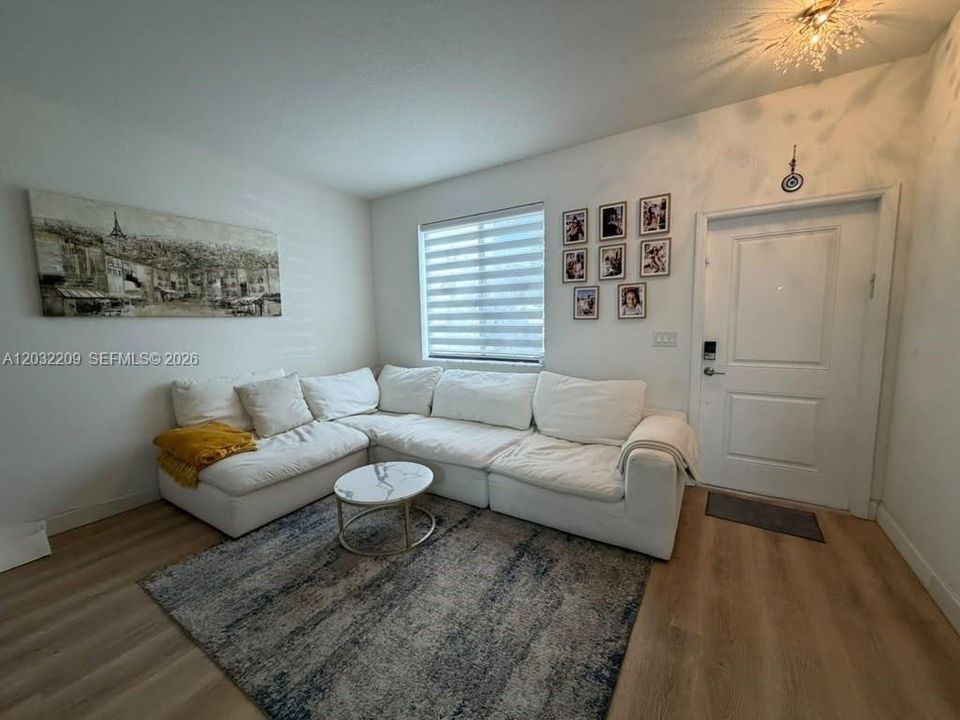 Active With Contract: $3,400 (3 beds, 2 baths, 1485 Square Feet)