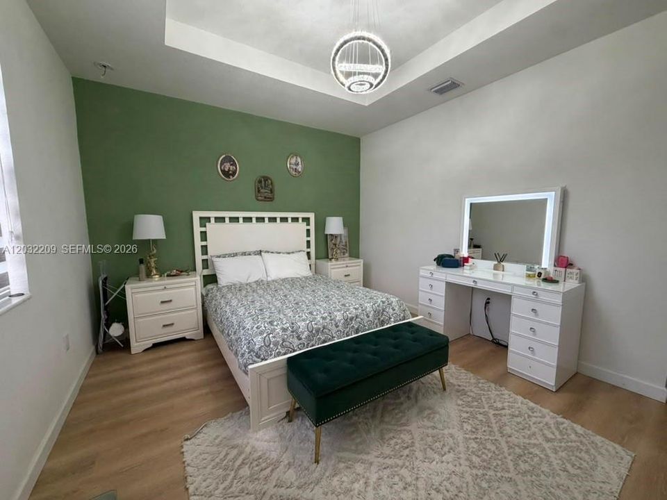 Active With Contract: $3,400 (3 beds, 2 baths, 1485 Square Feet)