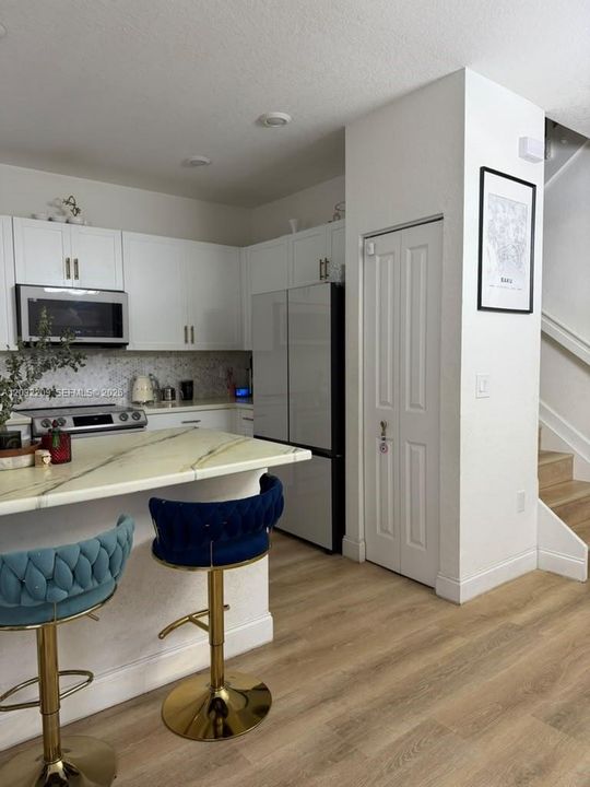 Active With Contract: $3,400 (3 beds, 2 baths, 1485 Square Feet)