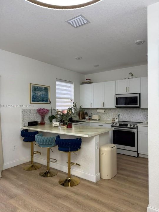 Active With Contract: $3,400 (3 beds, 2 baths, 1485 Square Feet)