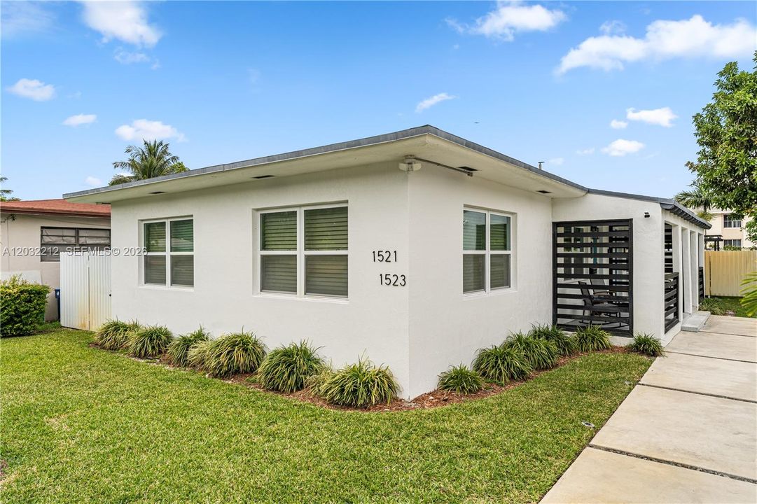 For Rent: $2,450 (2 beds, 1 baths, 700 Square Feet)