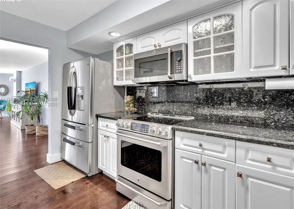 For Rent: $4,700 (2 beds, 2 baths, 1805 Square Feet)