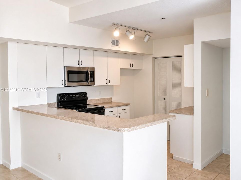 For Sale: $309,000 (3 beds, 2 baths, 1258 Square Feet)
