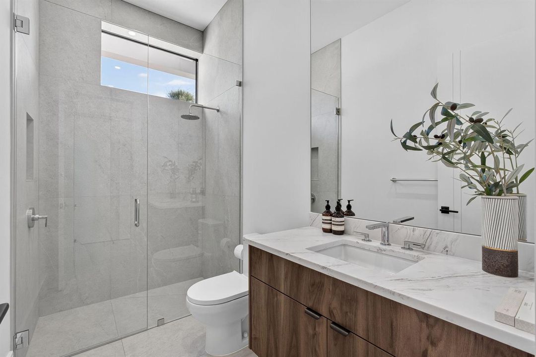 Bathroom for offfice/5th Bedroom