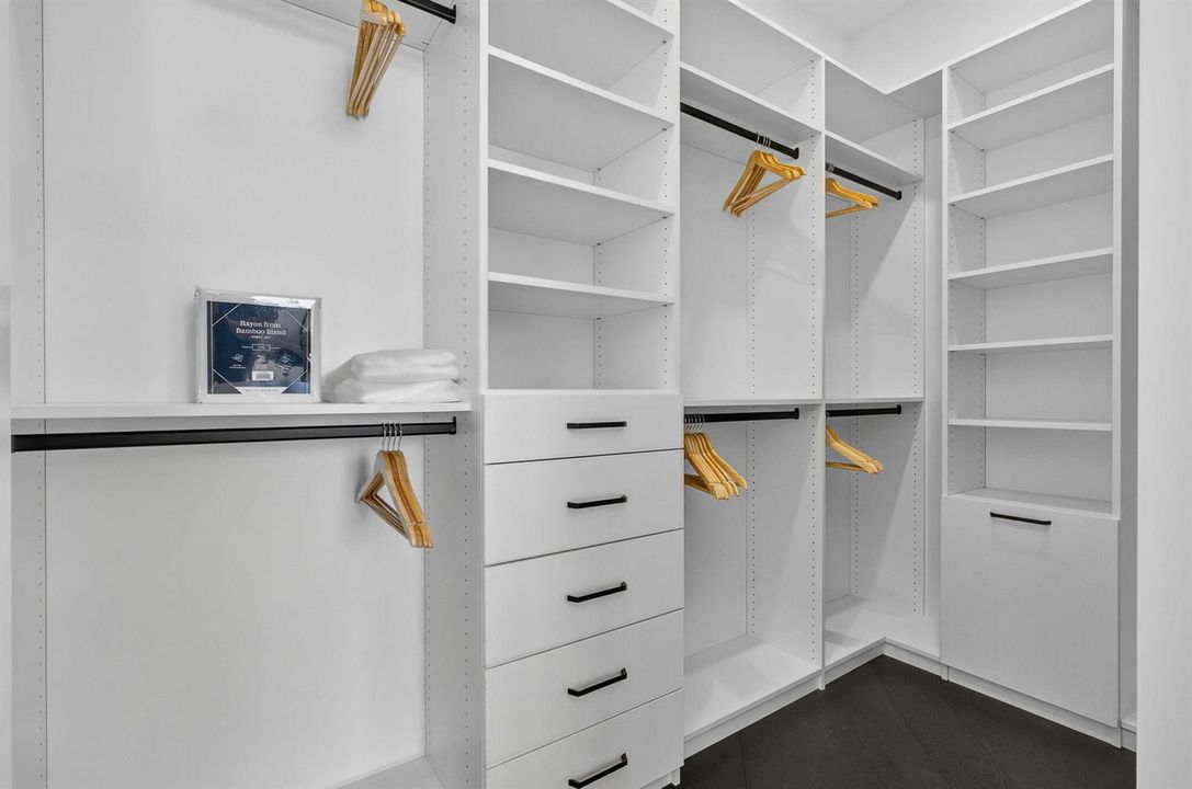 Bedroom 4 closet