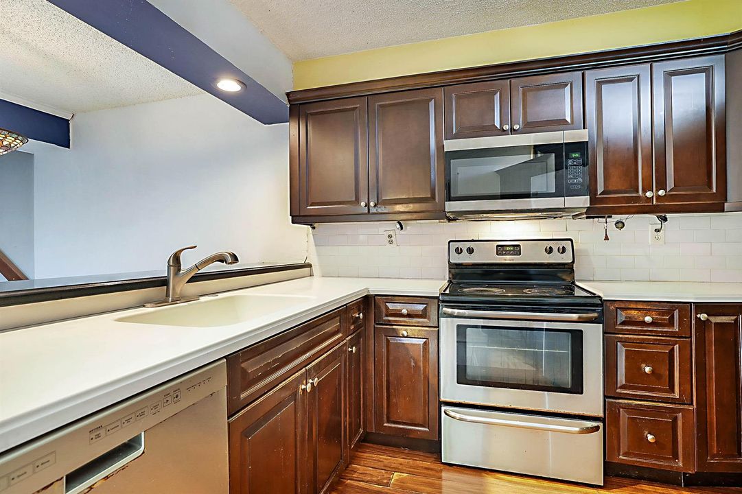 3665 Victoria Drive-12