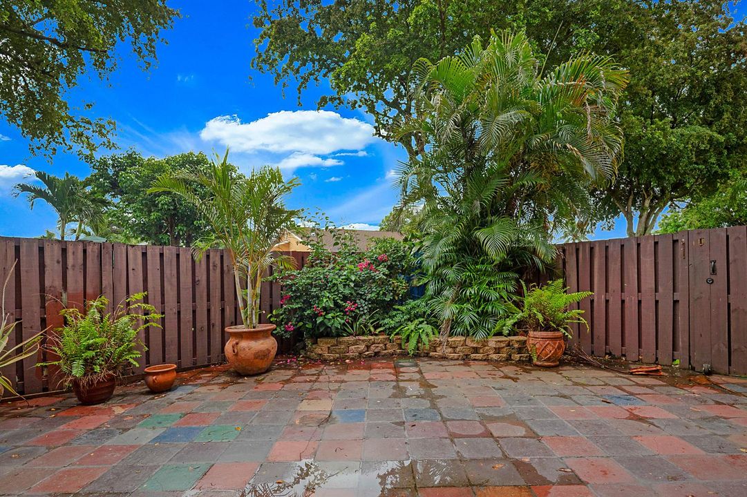 3665 Victoria Drive-30