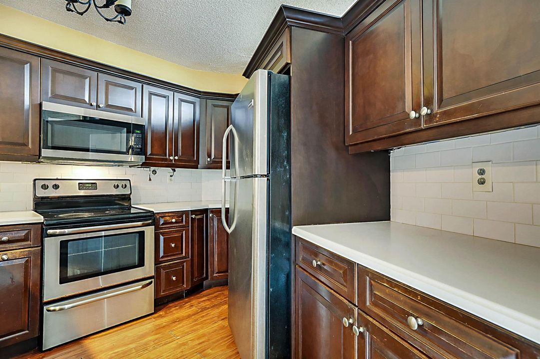 3665 Victoria Drive-15